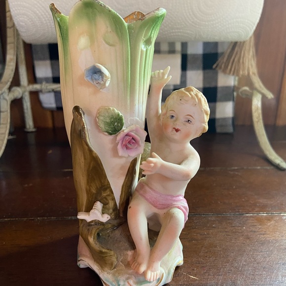 Vintage Betson child cherub vase planter bird
